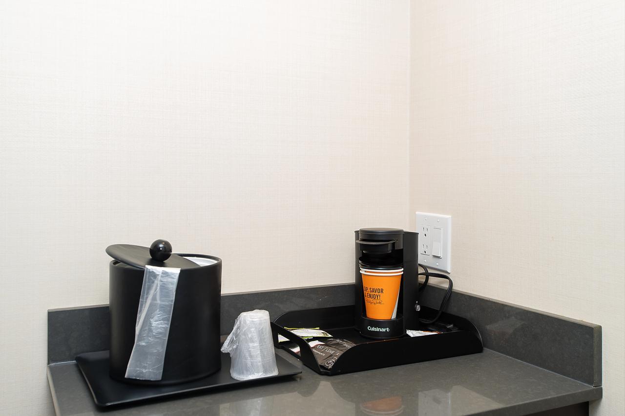 Hotel Wyndham Garden Fallsview 4*
